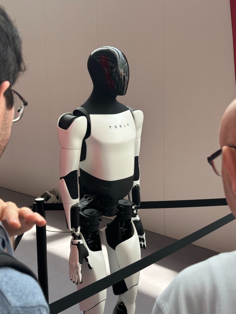Tesla Optimus al WMF Bologna